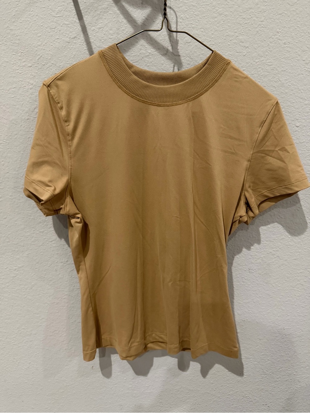 7 Diamonds Short Sleeve Crewneck Top in Camel